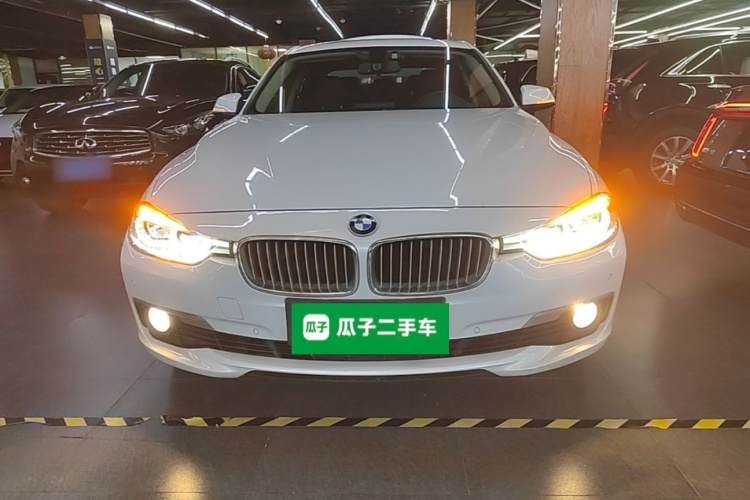 BMW 3 Series 2018 #3 BMW 3 Series 2018 car image #3