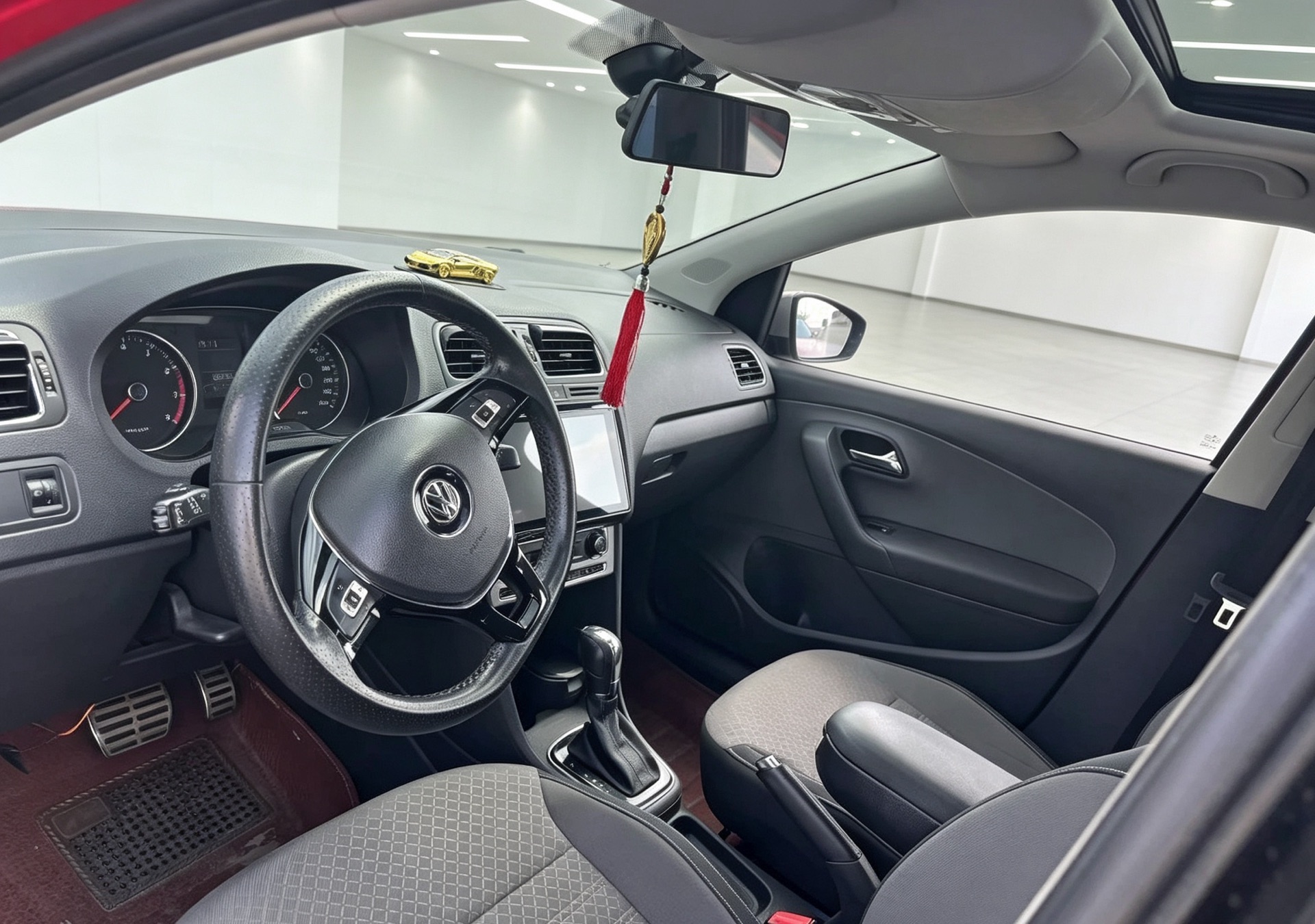 Volkswagen Polo 2015 #6 Volkswagen Polo 2015 car image #6
