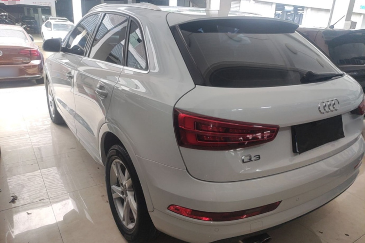 Audi Q3 2017 car image #5