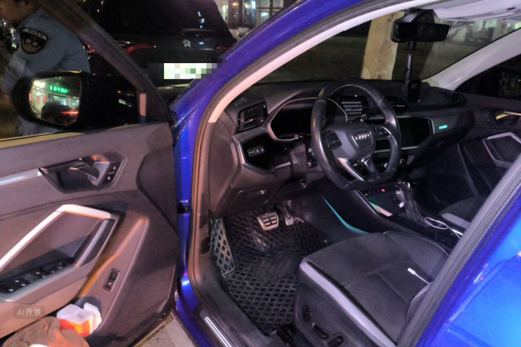 Audi Q3 2020 car image #18