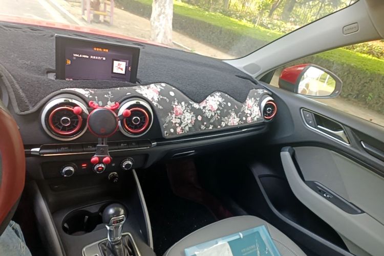 Audi A3 2018 immagine di auto #13