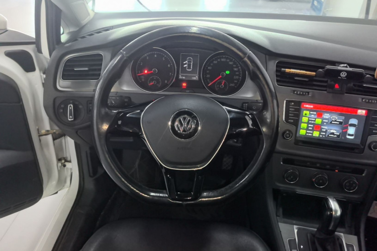 Volkswagen Golf 2015 car image #11