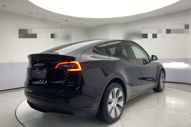 Tesla Model Y 2022 car image #3