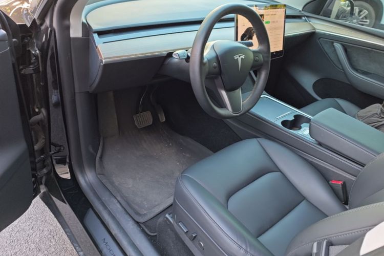Tesla Model Y 2021 #16 Tesla Model Y 2021 car image #16