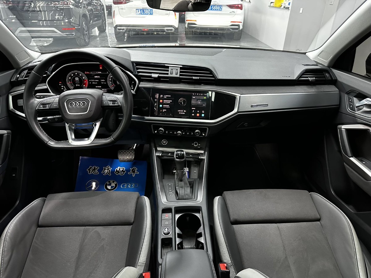 Audi Q3 2022 car image #5