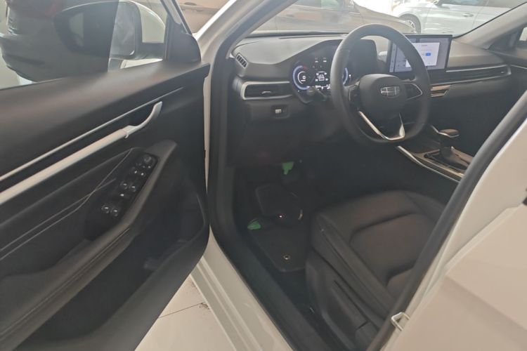 GEELY Emgrand 2025 #16 GEELY Emgrand 2025 car image #16