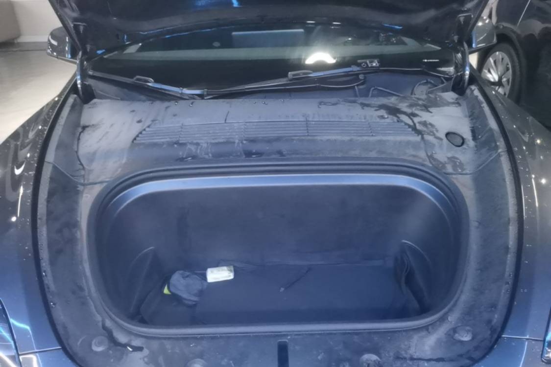 Tesla Model Y 2024 car image #11