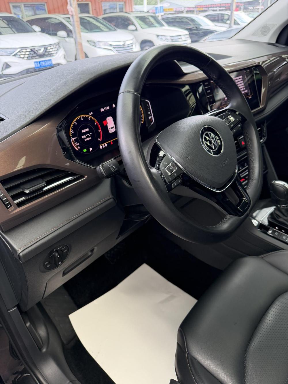 Volkswagen Tharu 2022 car image #16