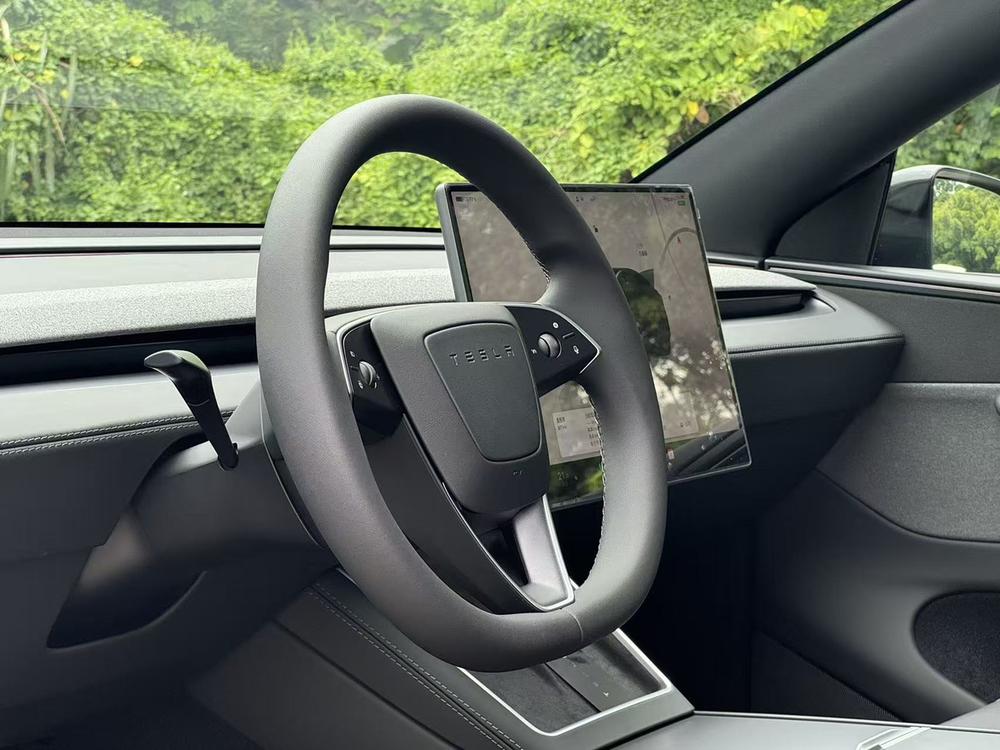 Tesla Model Y 2026 #15 Tesla Model Y 2026 car image #15