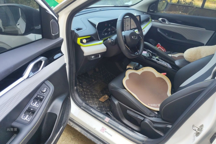 GEELY Coolray 2023 car image #18