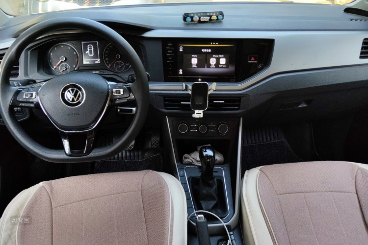 Volkswagen Polo 2021 car image #11
