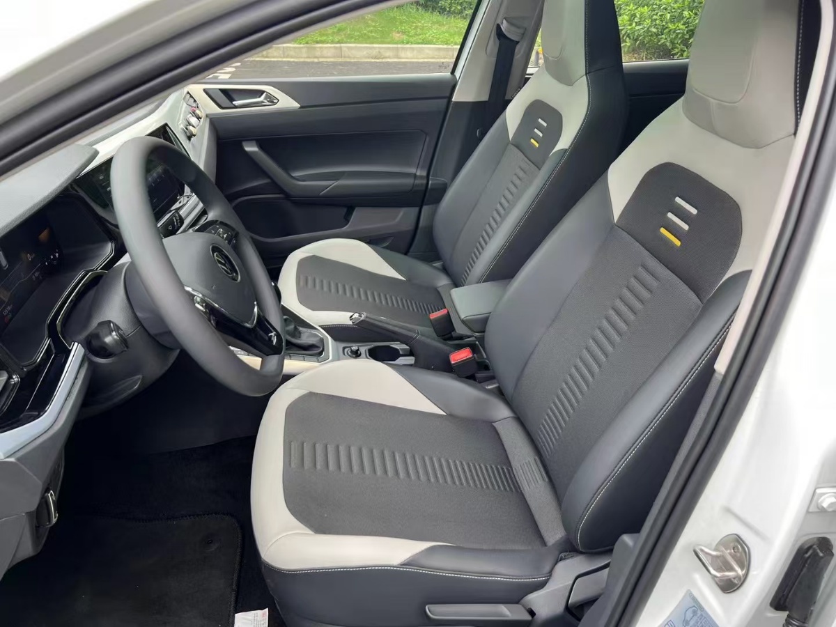 Volkswagen Polo 2023 car image #6