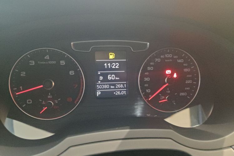 Audi Q3 2019 car image #10