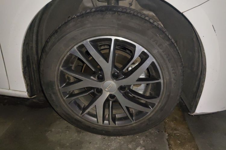 GEELY Emgrand 2023 car image #9