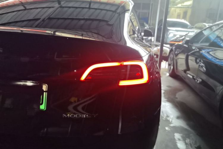 Tesla Model Y 2022 car image #8