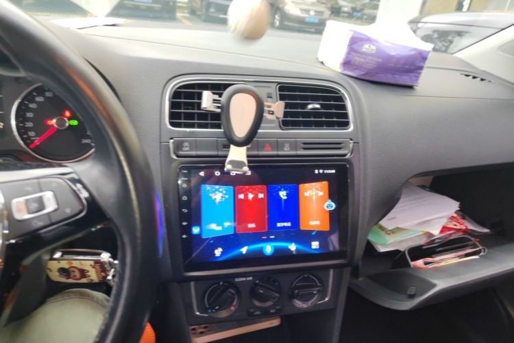 Volkswagen Polo 2018 car image #13
