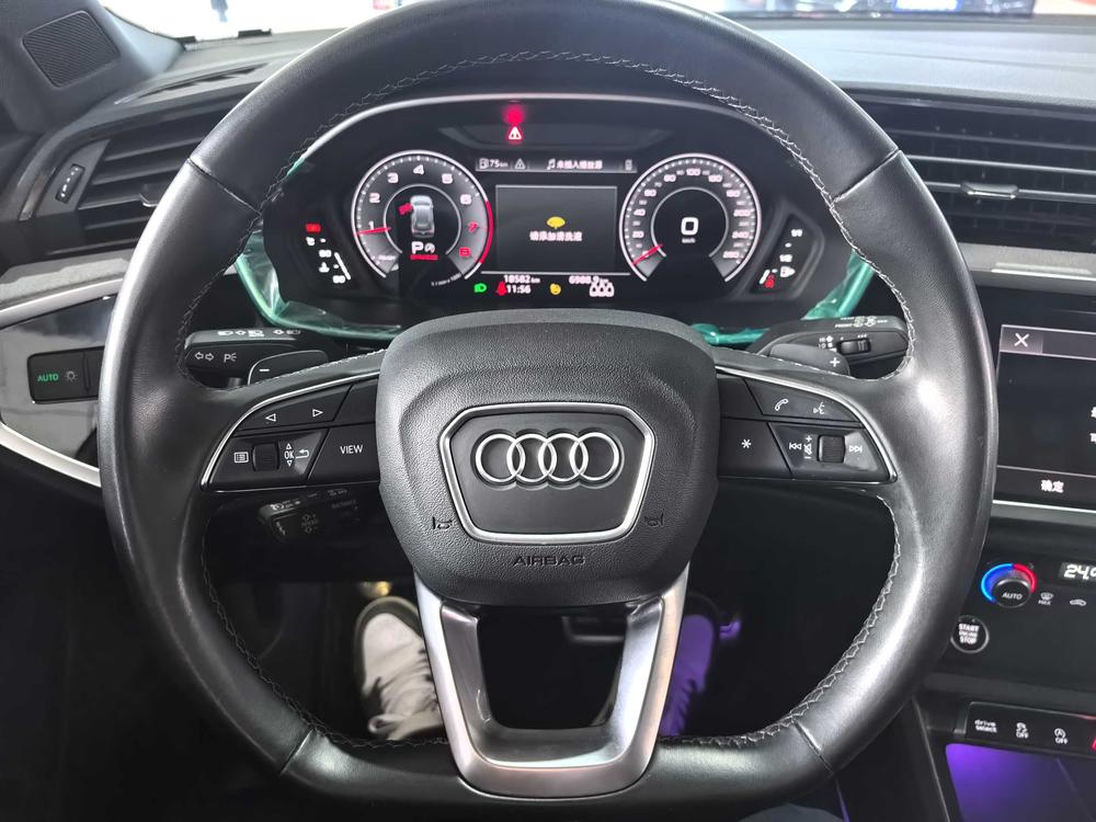 Audi Q3 2023 car image #14
