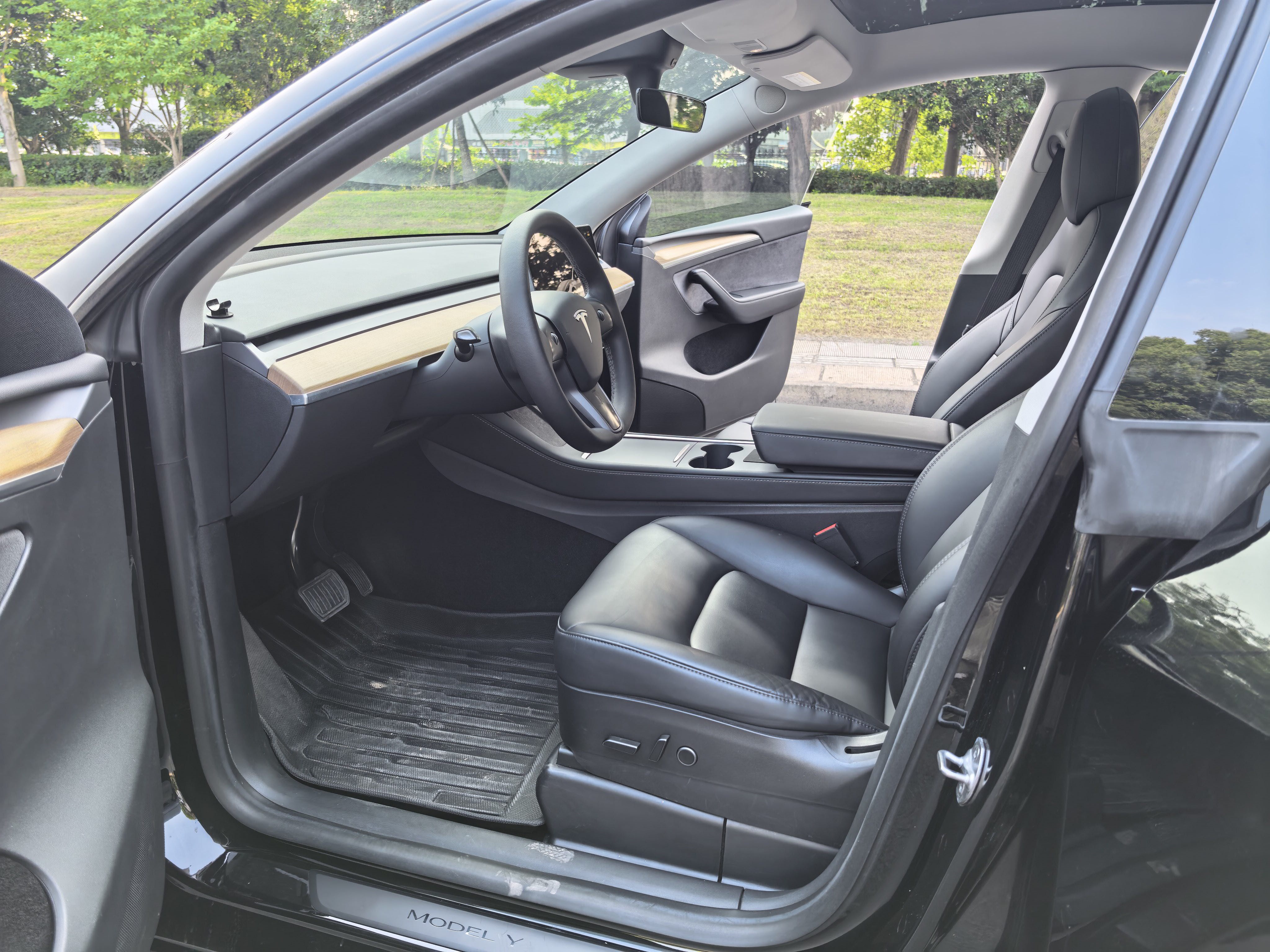 Tesla Model Y 2022 #6 Tesla Model Y 2022 car image #6