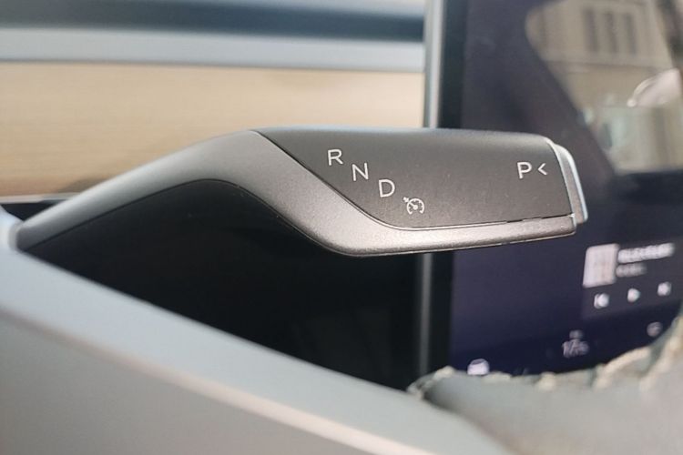Tesla Model Y 2022 #14 Tesla Model Y 2022 car image #14