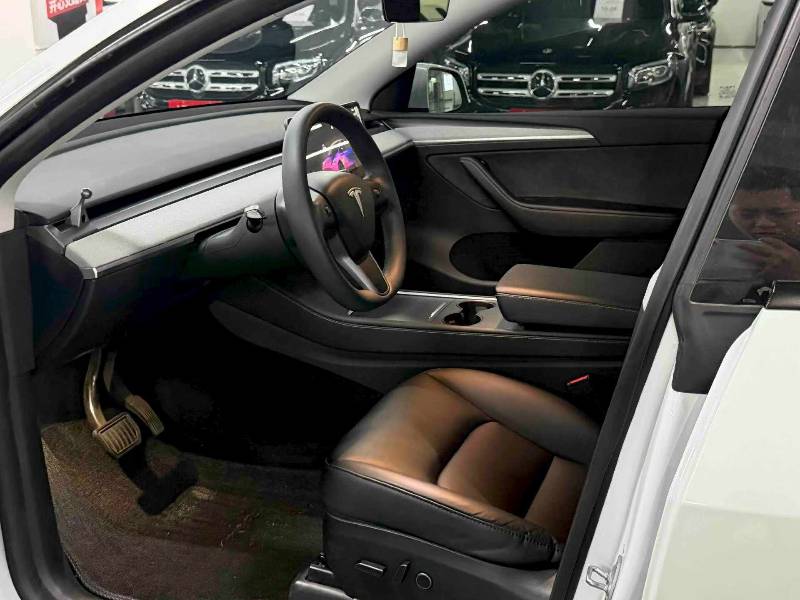 Tesla Model Y 2024 #3 Tesla Model Y 2024 car image #3