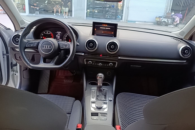 Audi A3 2018 immagine di auto #10