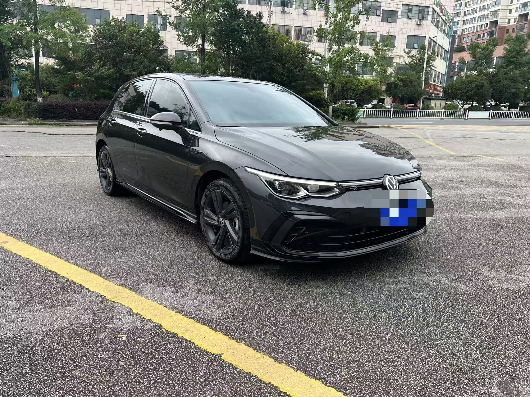 Volkswagen Golf 2024 car image #2