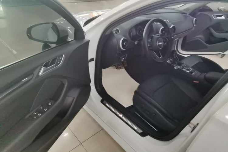 Audi A3 2017 car image #12