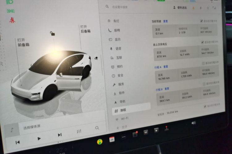 Tesla Model Y 2025 #12 Tesla Model Y 2025 car image #12