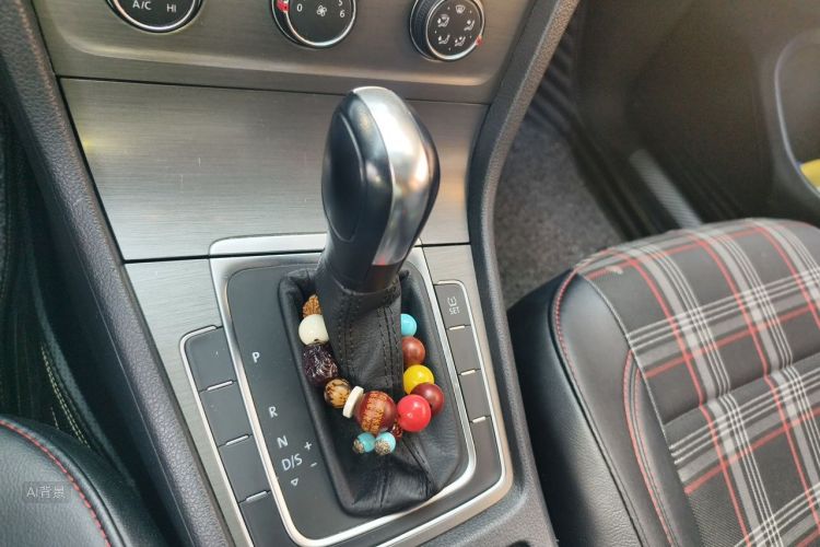 Volkswagen Golf 2015 car image #16