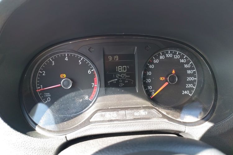 Volkswagen Polo 2016 car image #12