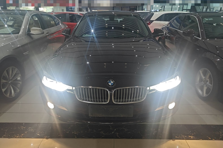 BMW 3 Series 2018 car image #3