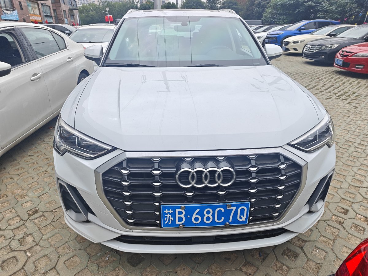 Audi Q3 2021 car image #2