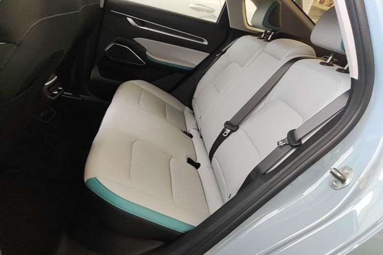 GEELY Emgrand 2023 car image #17
