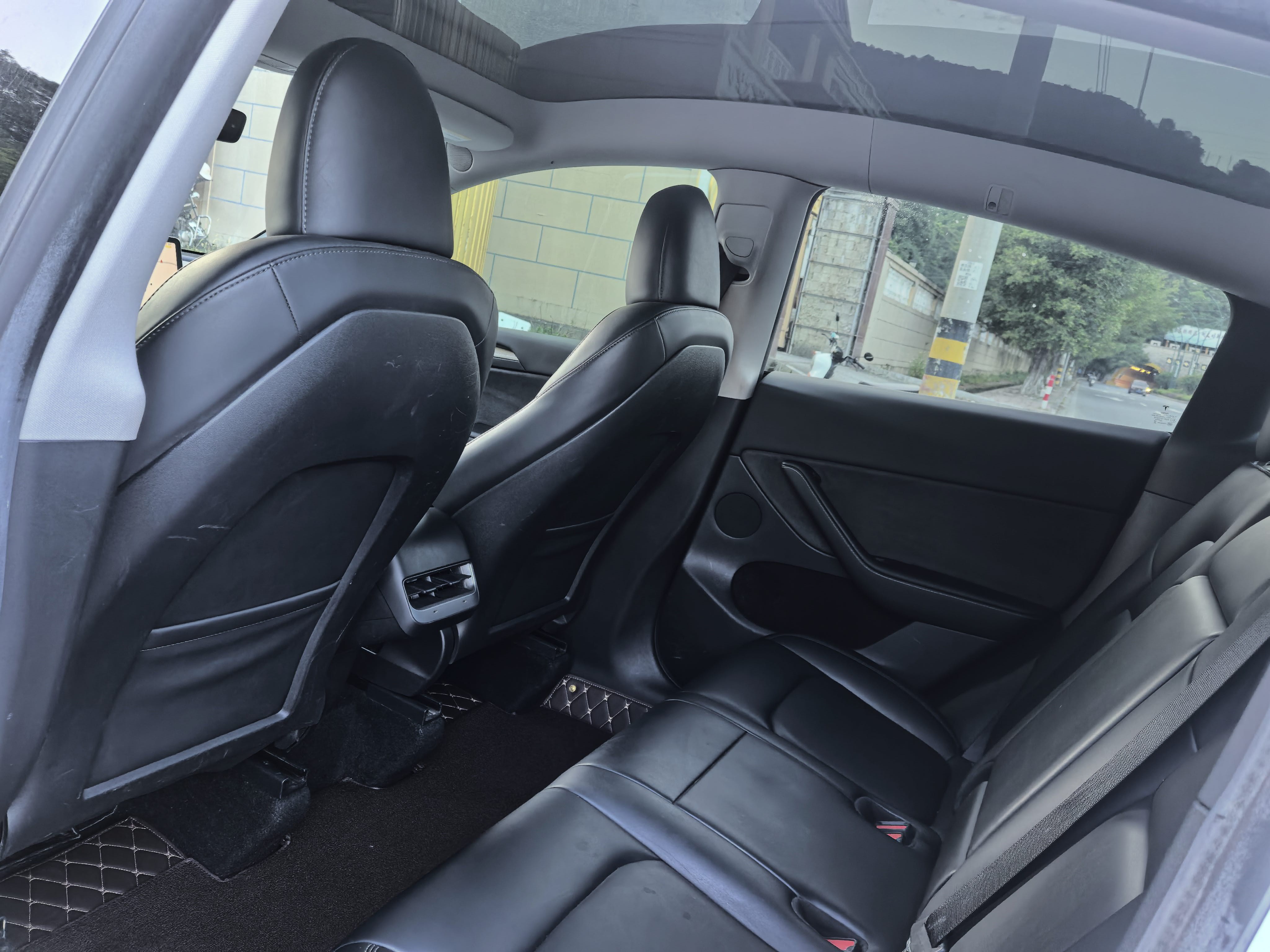 Tesla Model Y 2023 #7 Tesla Model Y 2023 car image #7