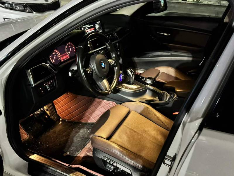 BMW 3 Series 2019 car image #2