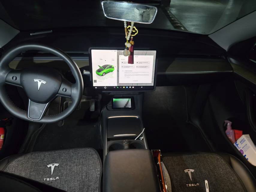 Tesla Model Y 2022 car image #3