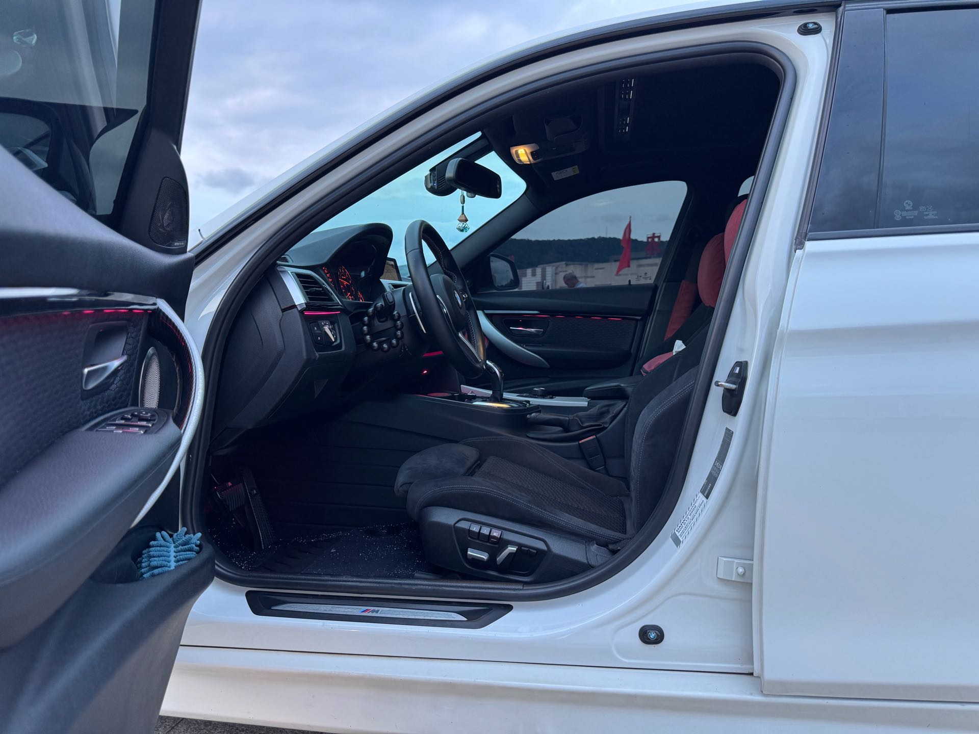 BMW 3 Series 2017 #4 BMW 3 Series 2017 car image #4