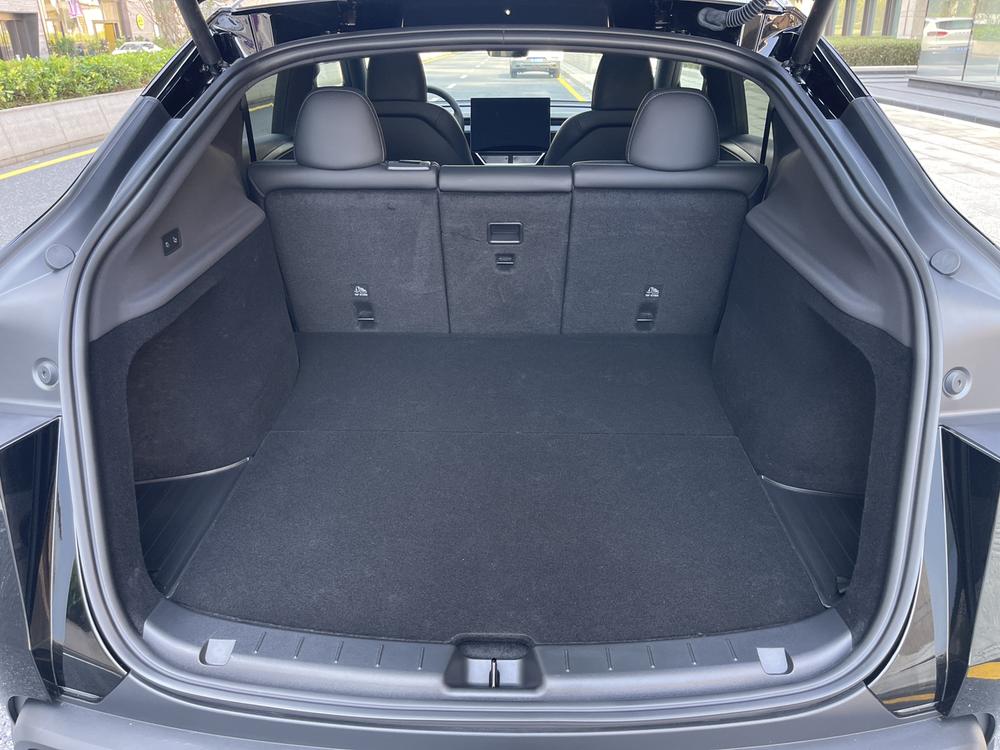 Tesla Model Y 2026 #22 Tesla Model Y 2026 صورة سيارة #22