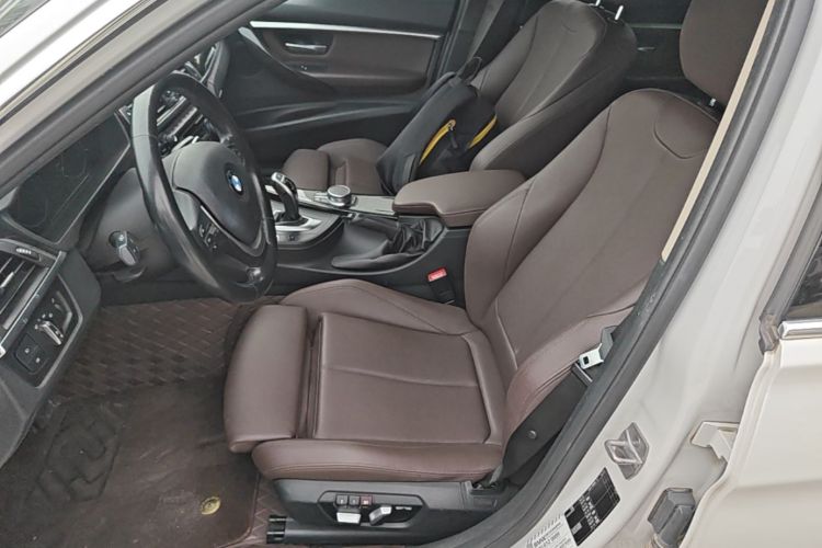 BMW 3 Series 2017 car image #19