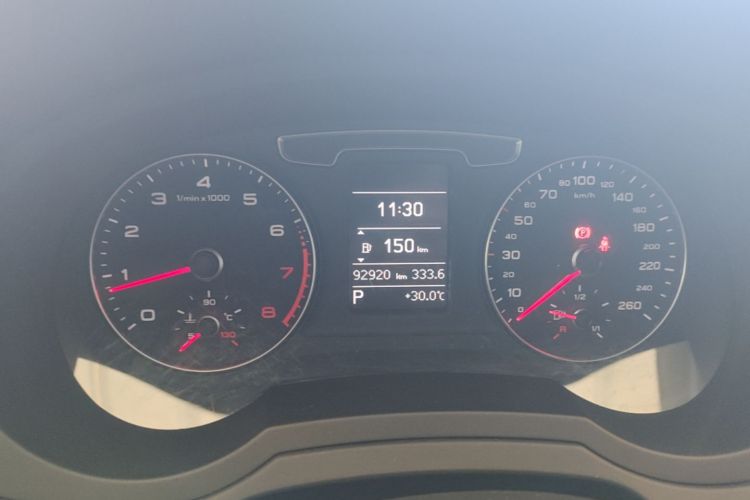 Audi Q3 2018 car image #12