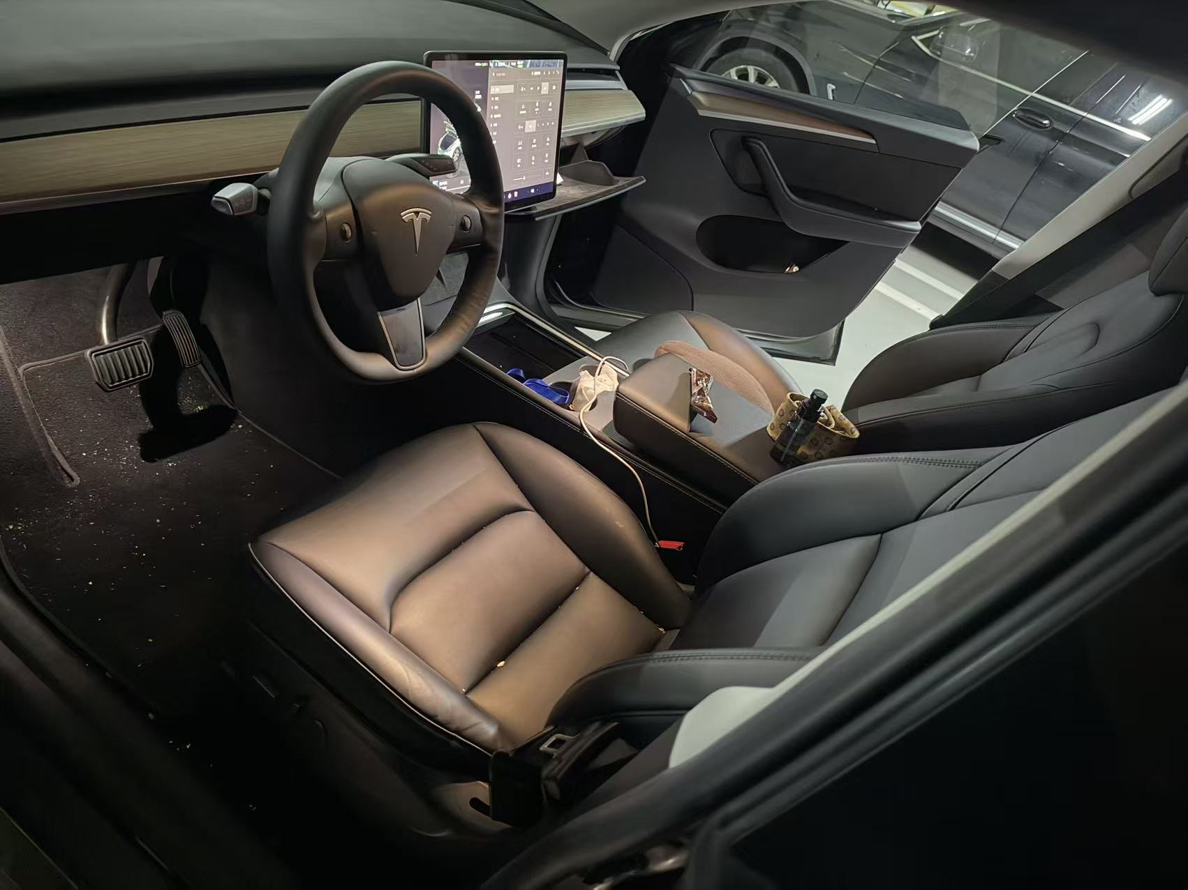 Tesla Model Y 2022 car image #3