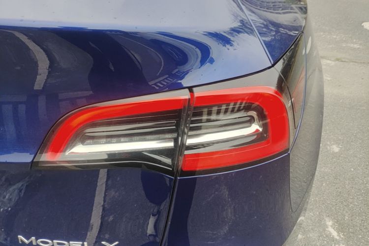 Tesla Model Y 2022 #8 Tesla Model Y 2022 car image #8