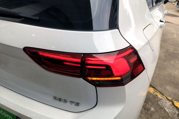Volkswagen Golf 2022 car image #8