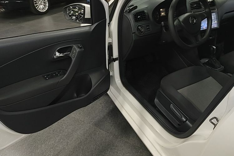 Volkswagen Polo 2016 #16 Volkswagen Polo 2016 car image #16