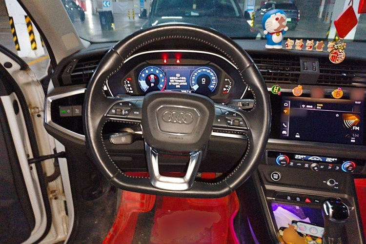 Audi Q3 2021 car image #11