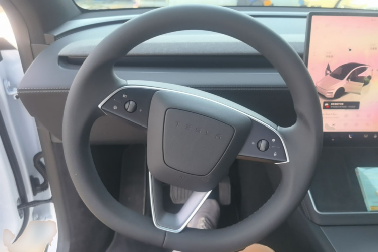Tesla Model Y 2026 car image #11
