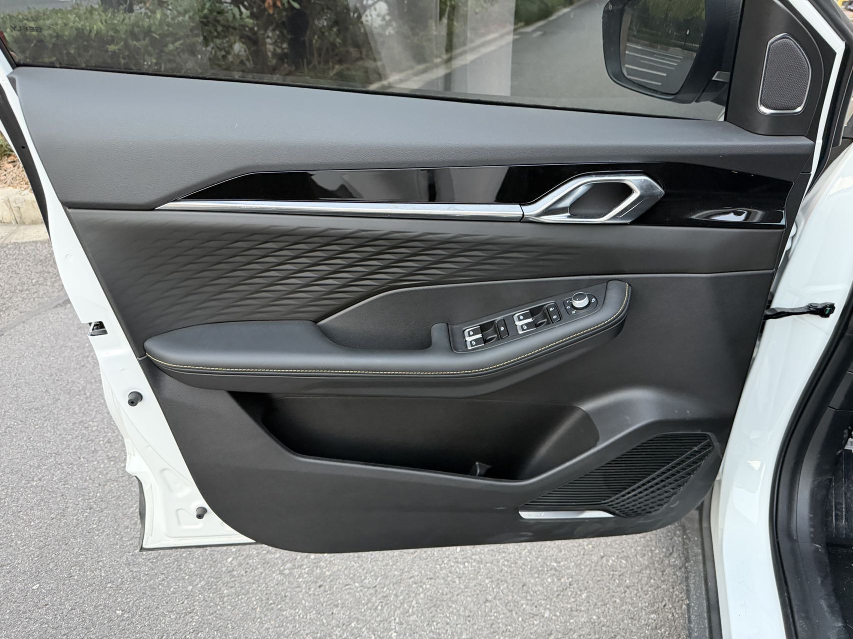 GEELY Coolray 2025 car image #11