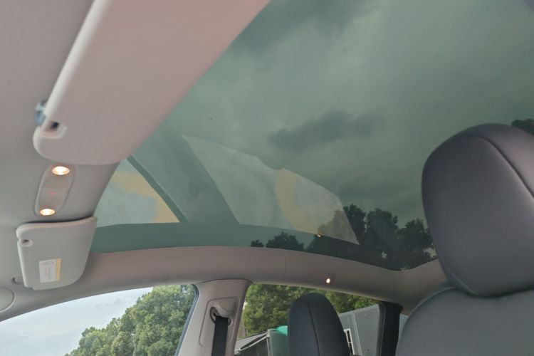 Tesla Model Y 2022 #18 Tesla Model Y 2022 car image #18