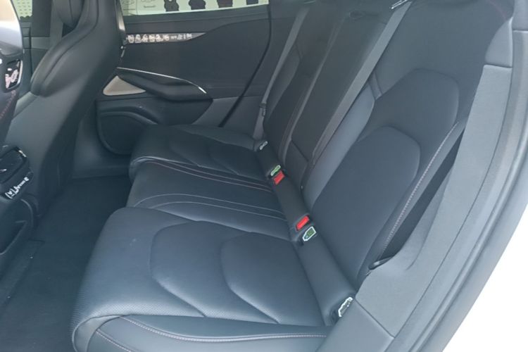 MI SU7 2025 immagine di auto #17