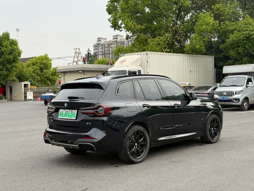 BMW iX3 2024 изображение автомобиля #7